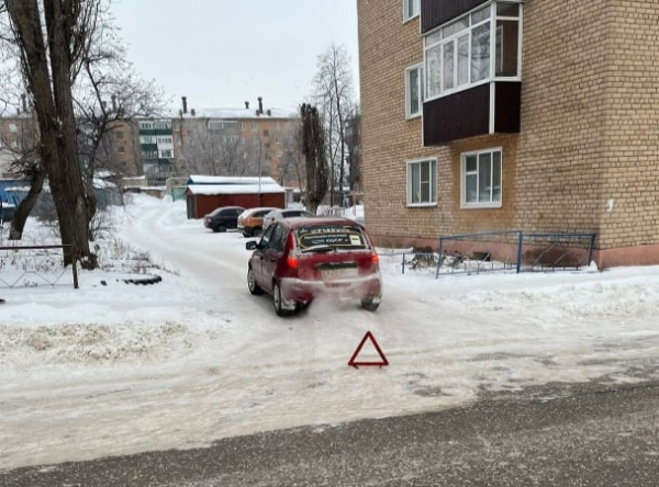 В Ливнах водитель «Калины» наехал на женщину, идущую по тротуару