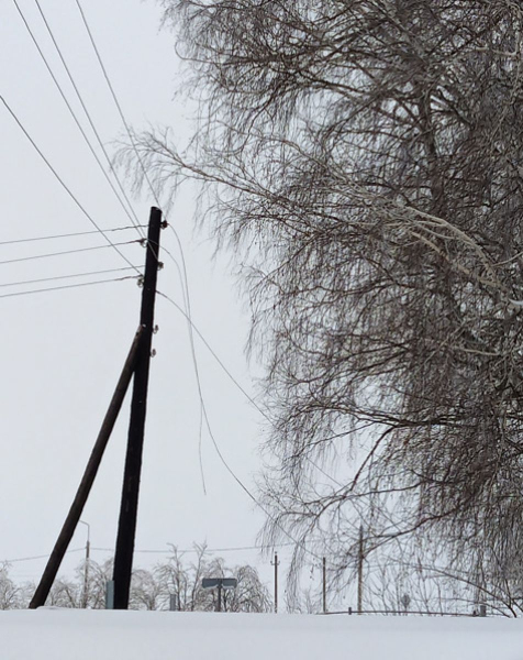 Воду из снега и льда добываем: жители поселка под Орлом выживают почти трое суток без света, воды и тепла