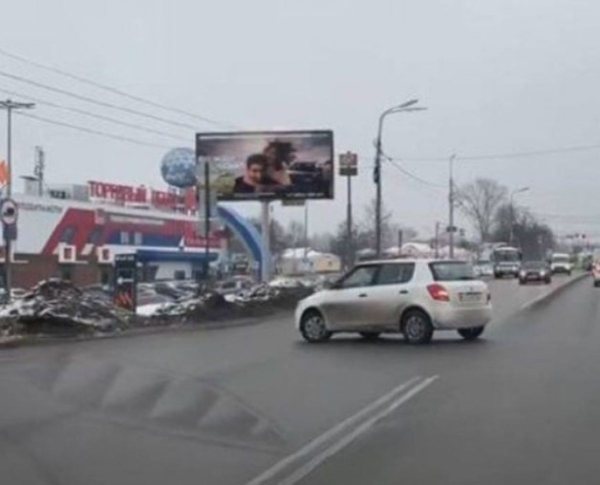 На Карачевском шоссе теперь нельзя поворачивать через встречные потоки, однако орловцы еще не привыкли к изменениям