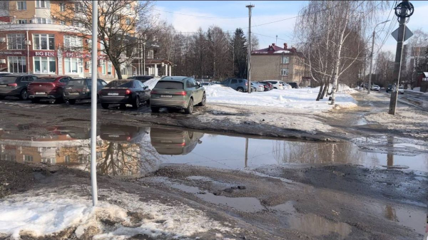 Западни, шиномонтаж и юристы: куда ведут водителей разбитые орловские дороги