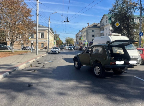 В центре Орла опрокинулась «Нива», пострадала пассажирка