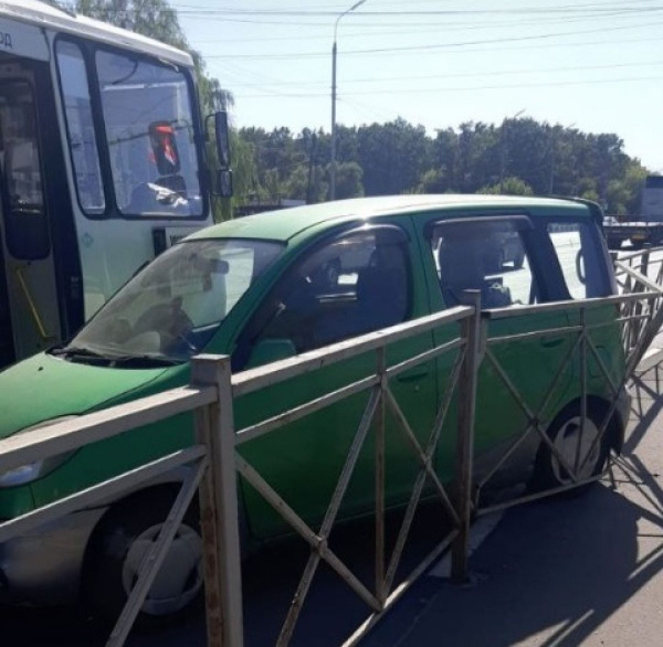 В районе МегаГринна маршрутка попала в аварию